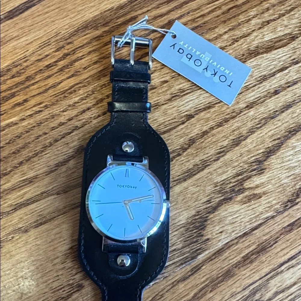 TOKYObay ✅SALE $18✅ Black and Silver Watch
